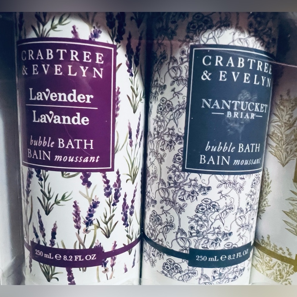 Crabtree & Evelyn NWT Signature Assortment Bubble Bath Collection 4 x 8.2 Fl Oz - Picture 2 of 9